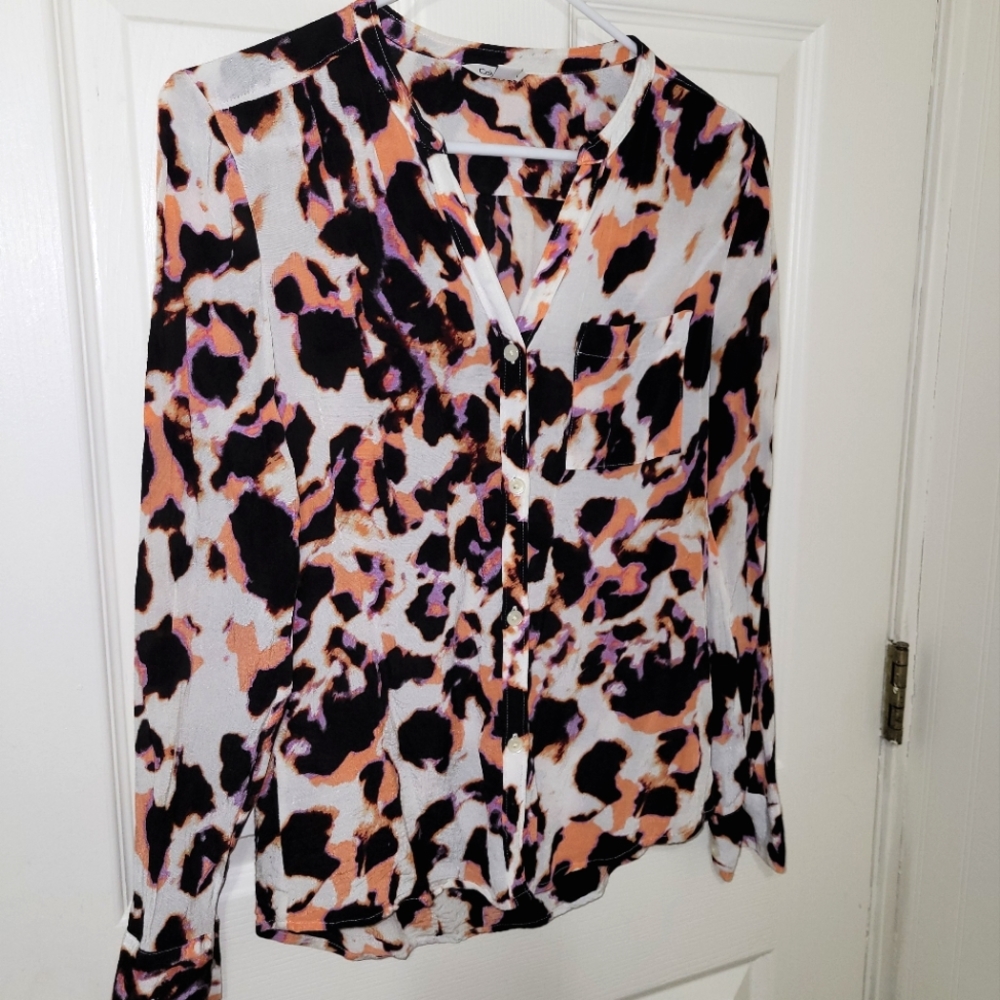 Calvin Klein- Long Adjustable Sleeve, Button-Down Blouse, Size XS - Picture 4 of 6